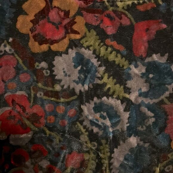 Loft velvet flowered top- size M - Picture 4 of 6
